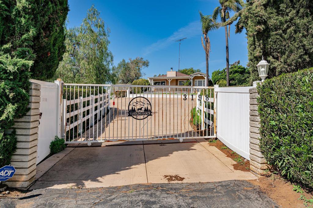 3198 Blackwell Drive Vista, CA 92084 - Photo 5 of 72