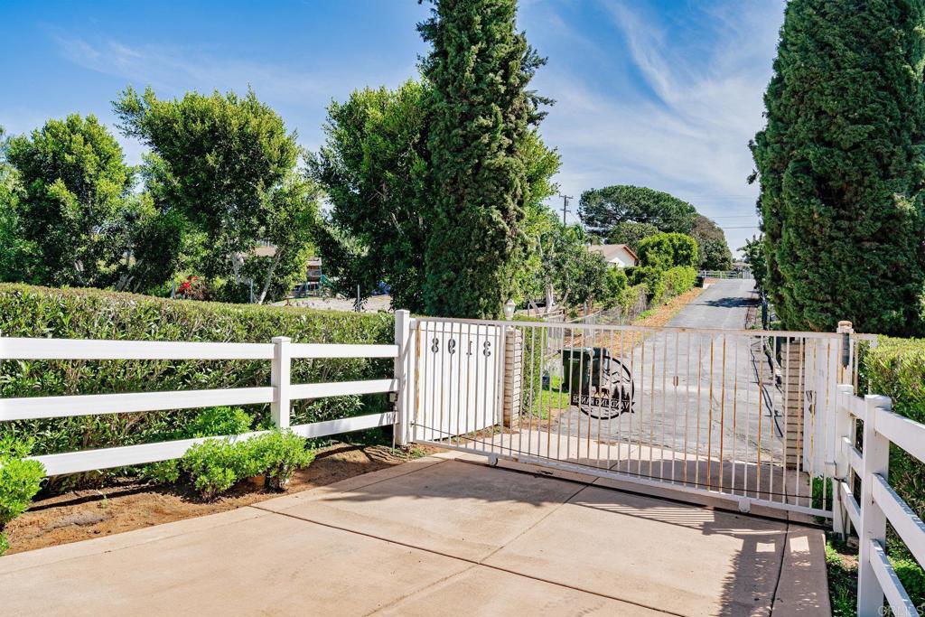 3198 Blackwell Drive Vista, CA 92084 - Photo 6 of 72
