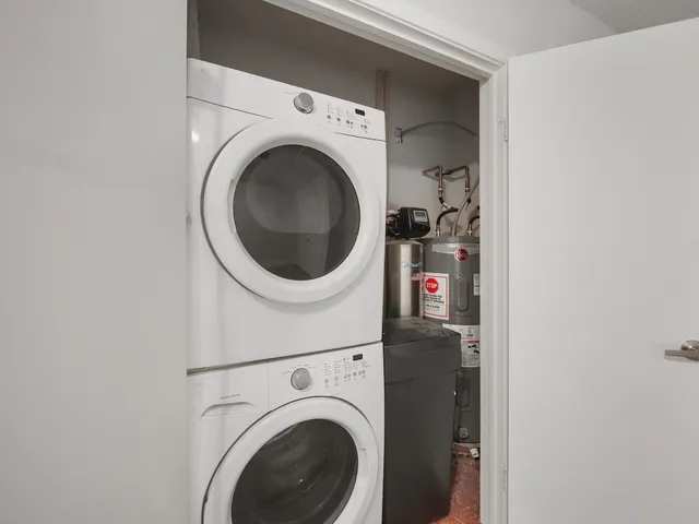 a close up view of a washer and dryer