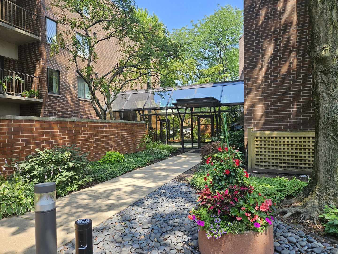 2150 Bouterse Street, Unit 403 Park Ridge, IL 60068 - Photo 5 of 24