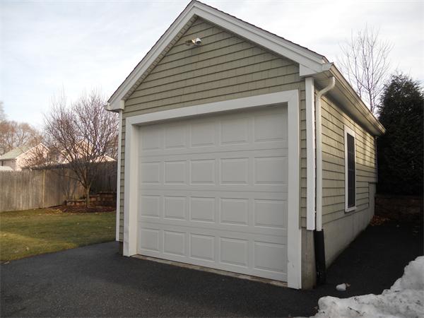 23 Charlotte Road Waltham, MA 02453 - Photo 3 of 20 Gallery Image 3