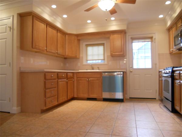 23 Charlotte Road Waltham, MA 02453 - Photo 10 of 20 Gallery Image 10