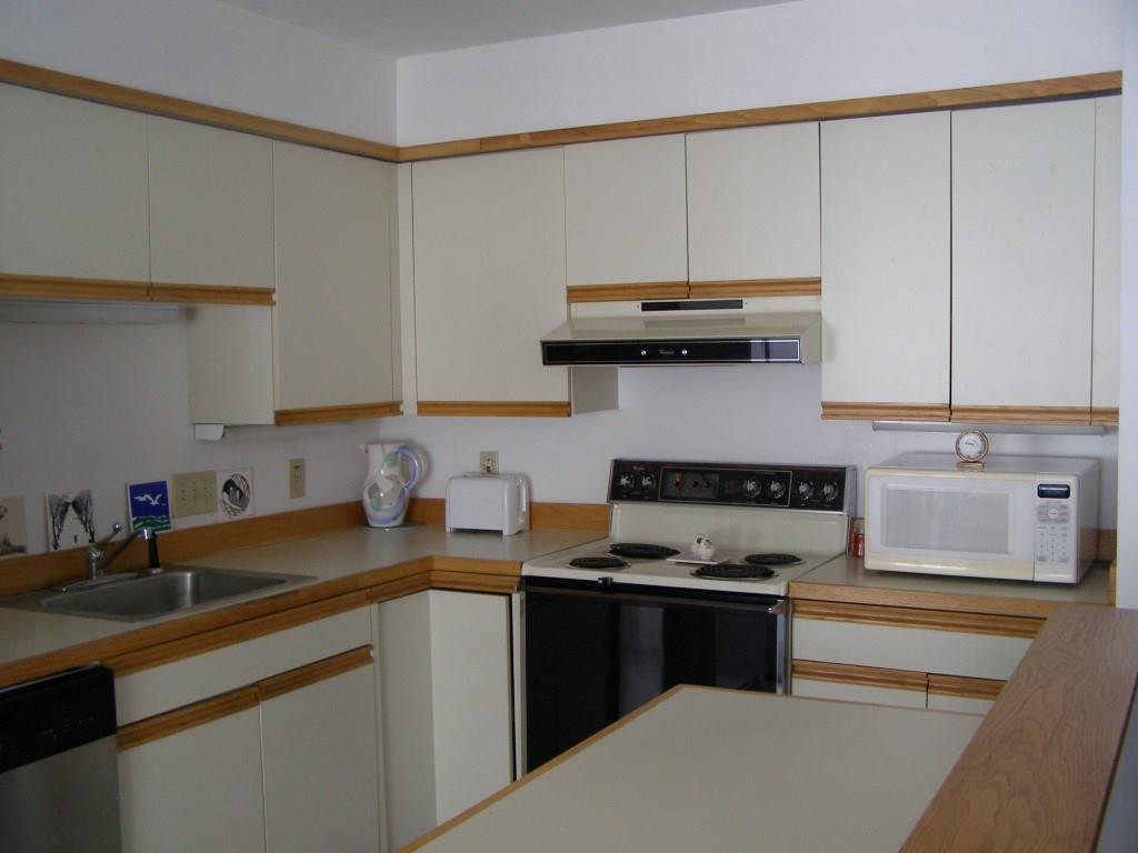 58 A Ocean Point Road, Unit A East Boothbay, ME 04544 - Photo 12 of 25 The kitchen with vinyl flooring