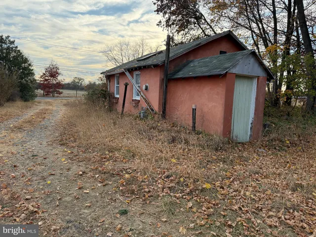 a house is sitting in middle of the middle of the forest