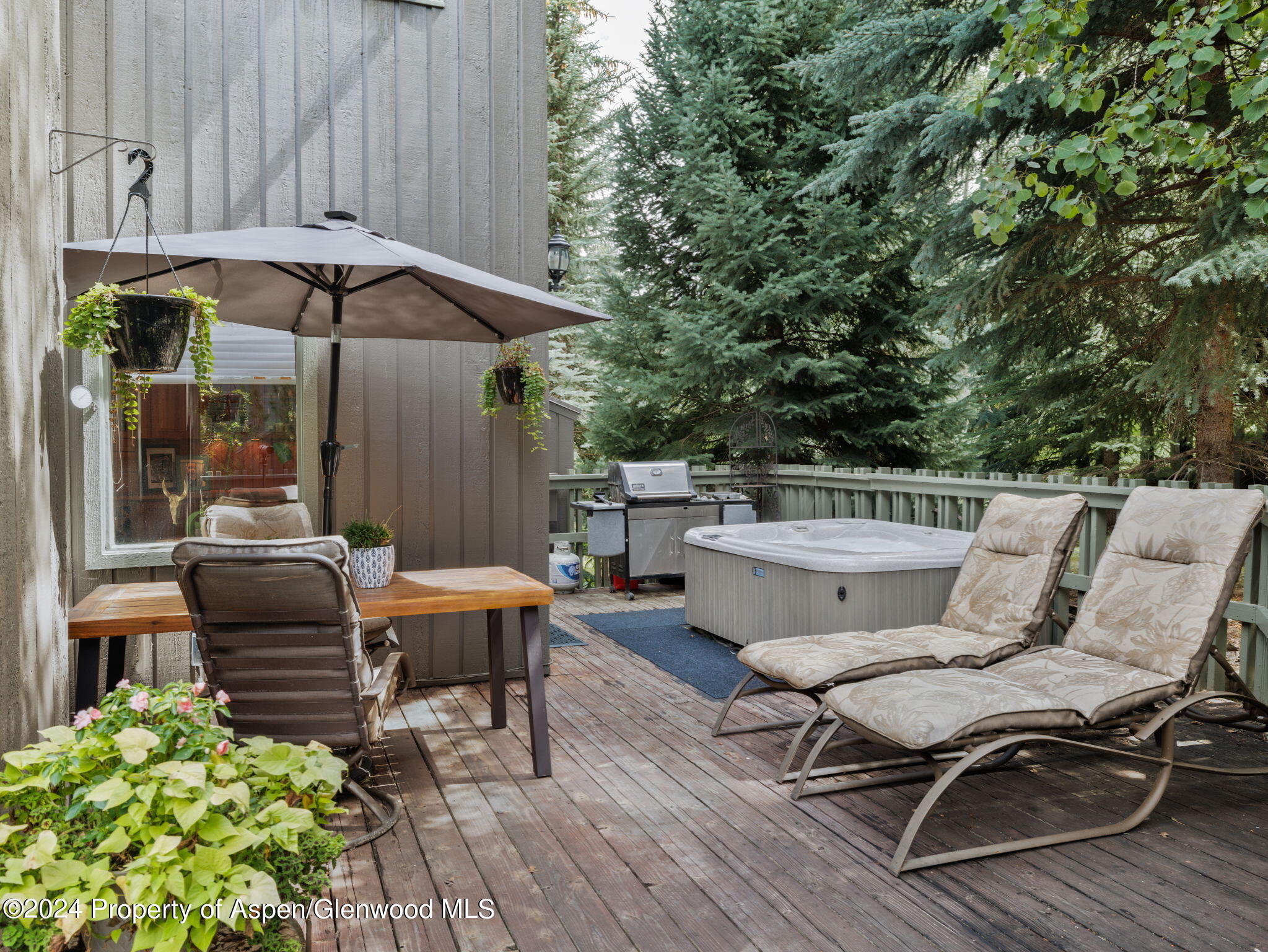 383 Meadow Ranch Road, Unit F4C Snowmass Village, CO 81615 - Photo 3 of 16 a roof deck view with a seating space