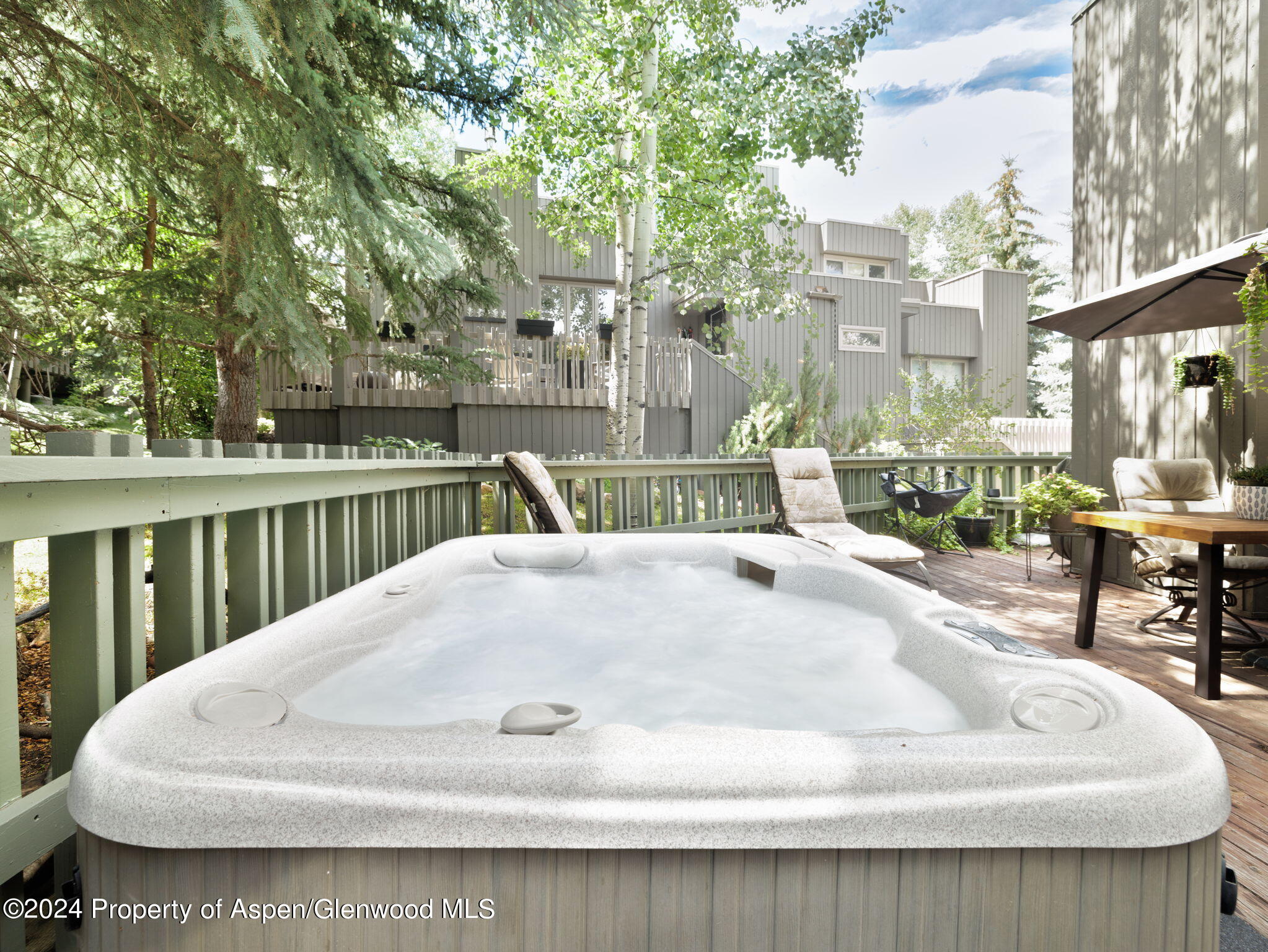383 Meadow Ranch Road, Unit F4C Snowmass Village, CO 81615 - Photo 6 of 16 a white bath tub sitting in front of city