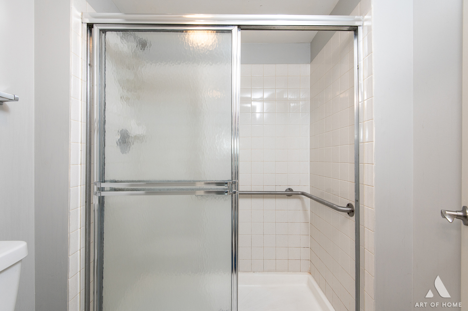 61 Willow Parkway, Unit 61 Buffalo Grove, IL 60089 - Photo 20 of 34 a bathroom with a glass shower door