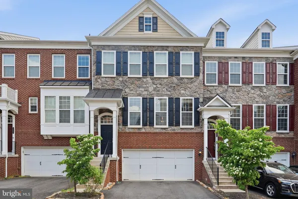 $3,800 | 20661 Erskine Terrace, Ashburn, VA 20147