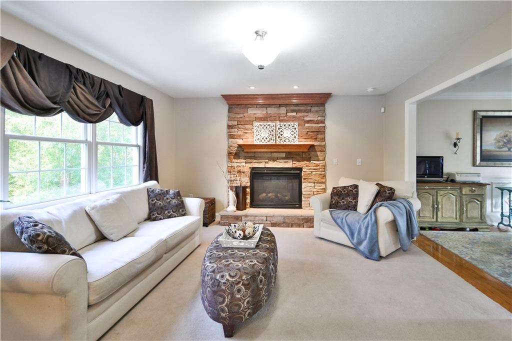 187 Shannon Road Renfrew, PA 16053 - Photo 5 of 25 Living Room