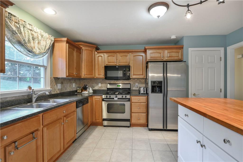 187 Shannon Road Renfrew, PA 16053 - Photo 9 of 25 Kitchen