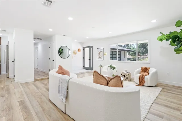 $1,550,000 | 211 Deborah Court, Upland, CA 91784