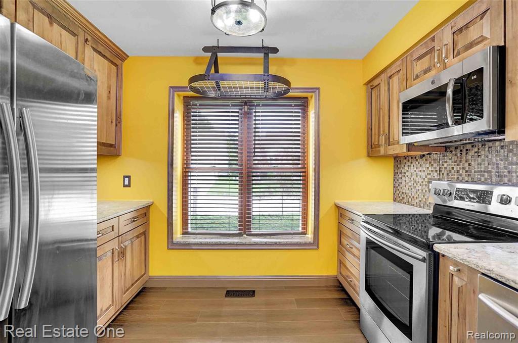 1645 Fielding Drive Rochester Hills, MI 48307 - Photo 10 of 32