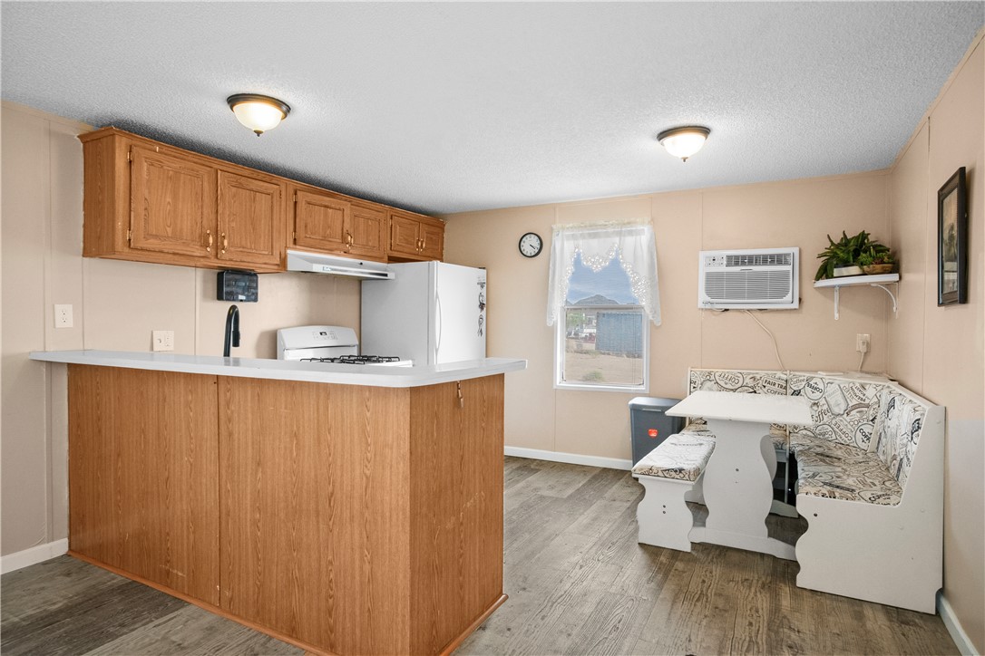 3604 Bowie Road Golden Valley, AZ 86413 - Photo 3 of 35 Kitchen
