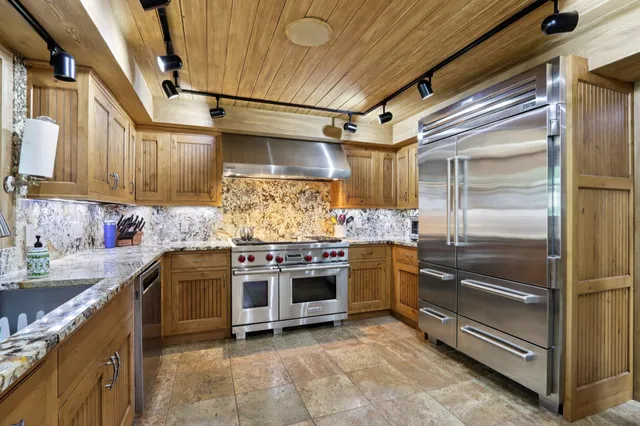 $5,630,000 | N1933 Bluff Lane, Unit PIER 653, Linn, WI 53147