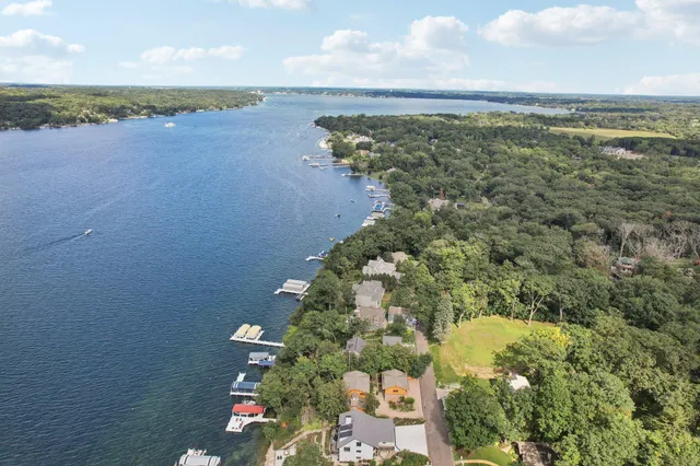 $5,630,000 | N1933 Bluff Lane, Unit PIER 653, Linn, WI 53147