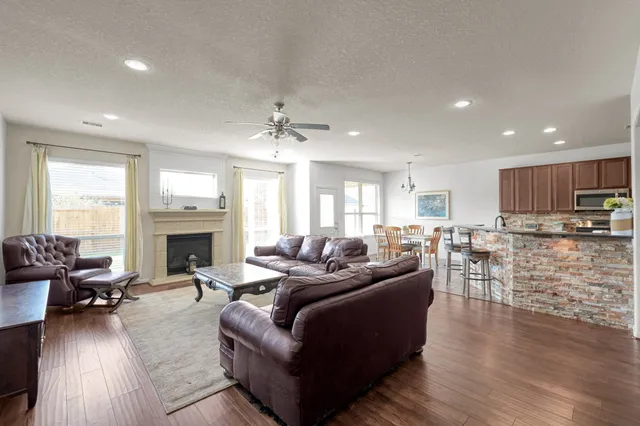 $425,000 | 9972 Western Ridge Way, Conroe, TX 77385