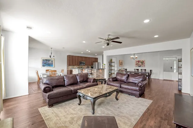 $425,000 | 9972 Western Ridge Way, Conroe, TX 77385