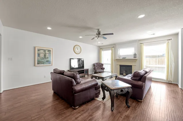 $425,000 | 9972 Western Ridge Way, Conroe, TX 77385