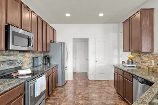 $425,000 | 9972 Western Ridge Way, Conroe, TX 77385