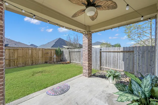 $425,000 | 9972 Western Ridge Way, Conroe, TX 77385