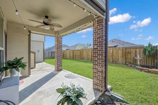 $425,000 | 9972 Western Ridge Way, Conroe, TX 77385