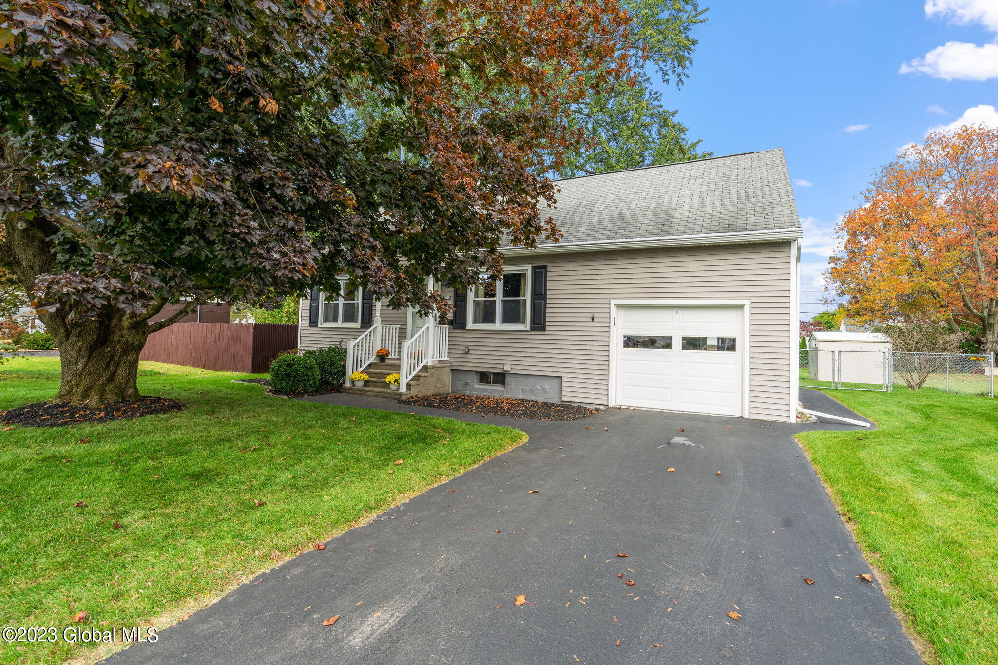 1004 Bill Road Schenectady, NY 12303 - Photo 4 of 55 4-web-or-mls-1004-bill-rd