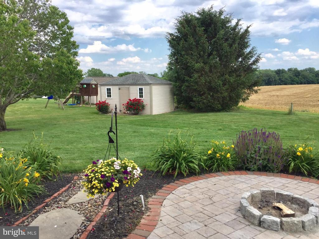 737 Penn Avenue Lititz, PA 17543 - Photo 17 of 35 a house with garden