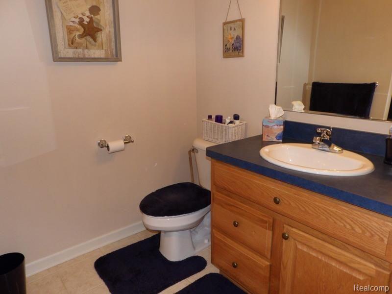27609 King Road Romulus, MI 48174 - Photo 51 of 67 100_2728.jpg