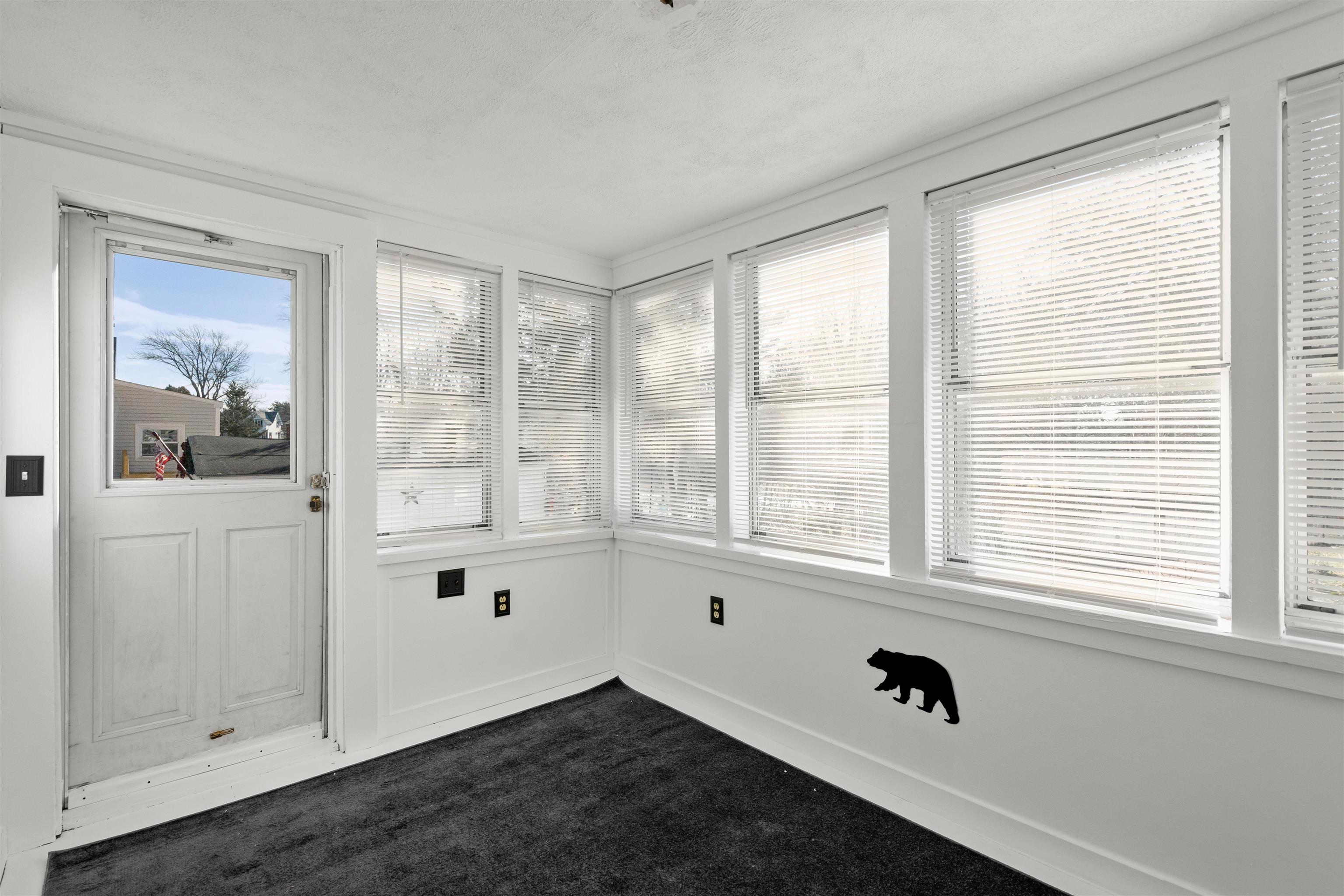 44 Mammoth Road Manchester, NH 03109 - Photo 25 of 40