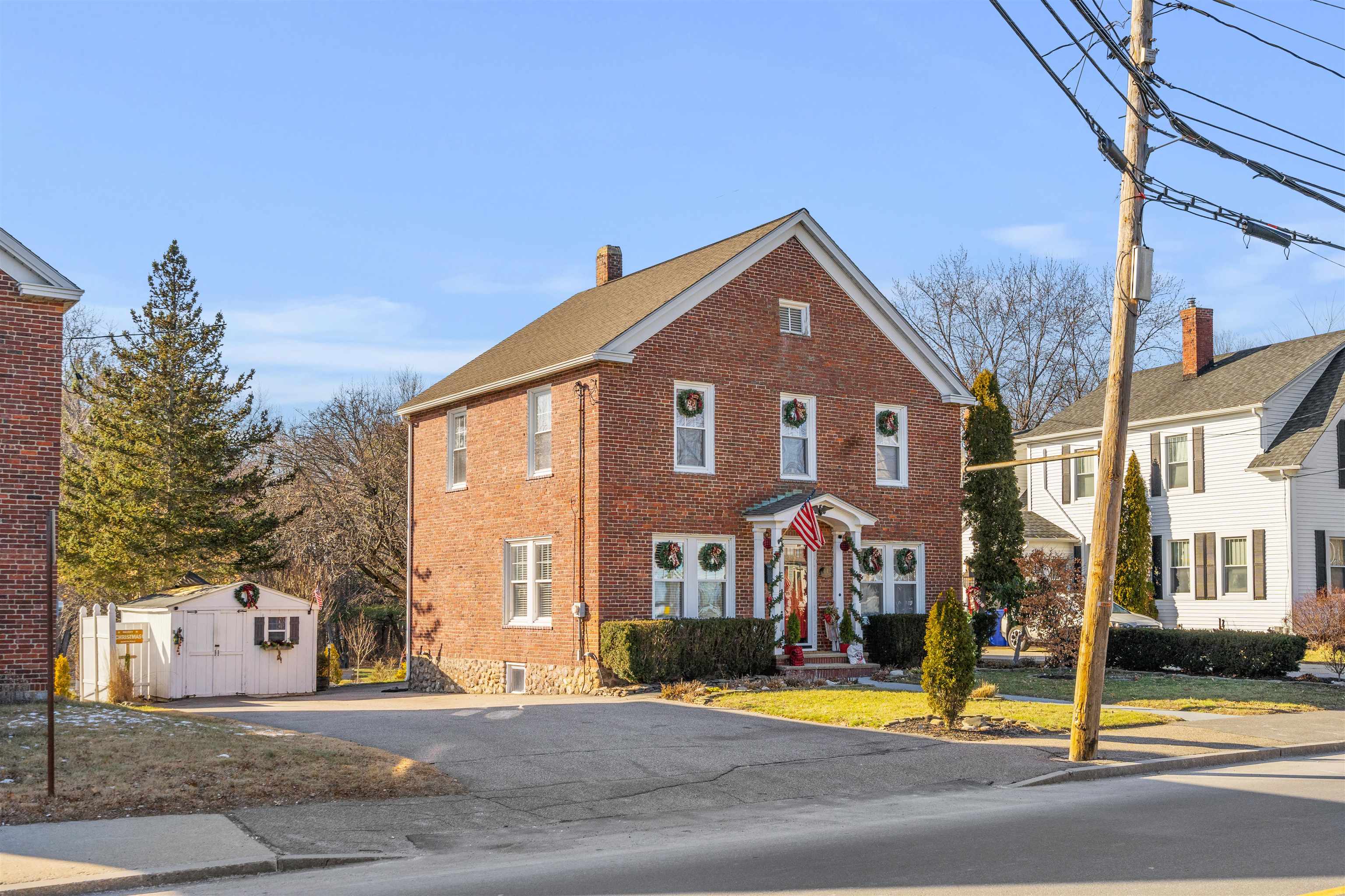44 Mammoth Road Manchester, NH 03109 - Photo 3 of 40
