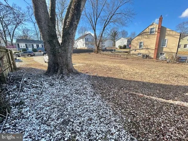 a view of a yard with a tree