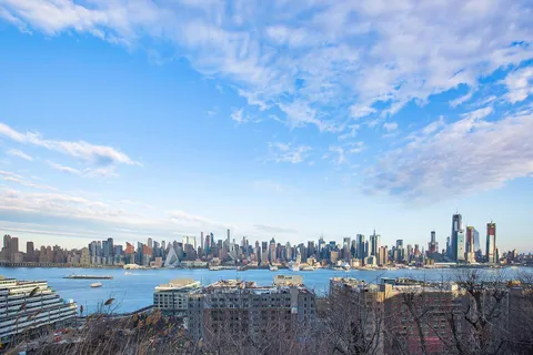 $2,400 | 883 Boulevard East, Unit 3D, Weehawken, NJ 07086