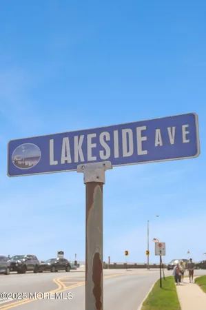 a black and white photo of a living room