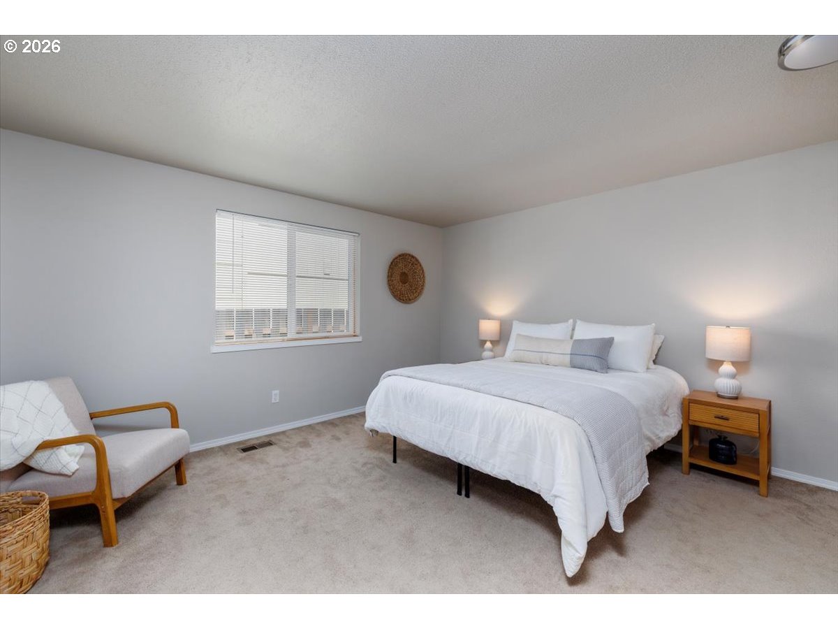 7025 Southwest 174th Avenue Beaverton, OR 97007 - Photo 15 of 38