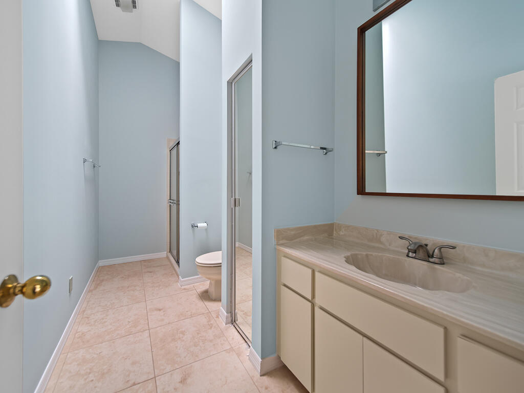9 West High Point Road Sewall's Point, FL 34996 - Photo 22 of 33 guestbath1