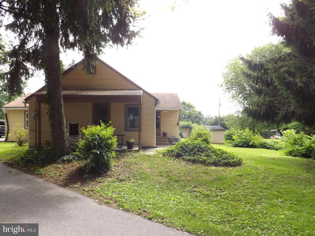117 Locust Road Mountville, PA 17554 - Photo 2 of 23 Gallery Image 2