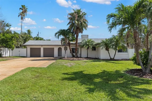 $874,900 | 109 13th Street, Belleair Beach, FL 33786