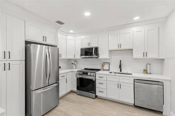 $874,900 | 109 13th Street, Belleair Beach, FL 33786