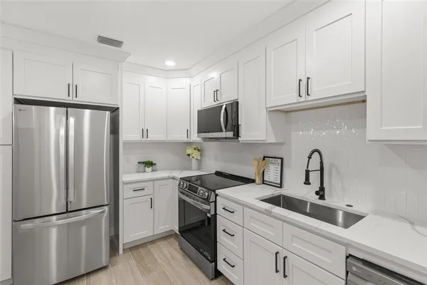 $874,900 | 109 13th Street, Belleair Beach, FL 33786