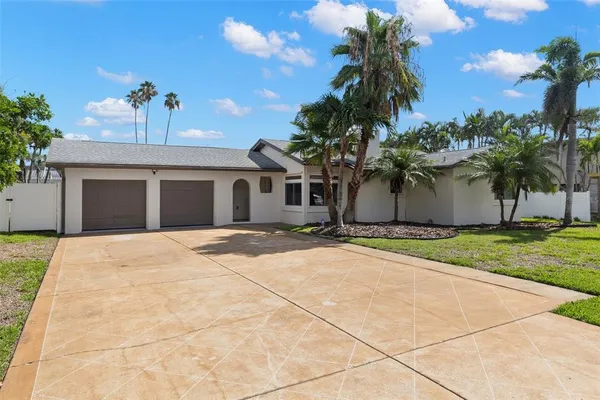 $874,900 | 109 13th Street, Belleair Beach, FL 33786