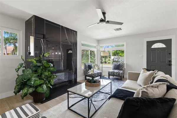 $874,900 | 109 13th Street, Belleair Beach, FL 33786