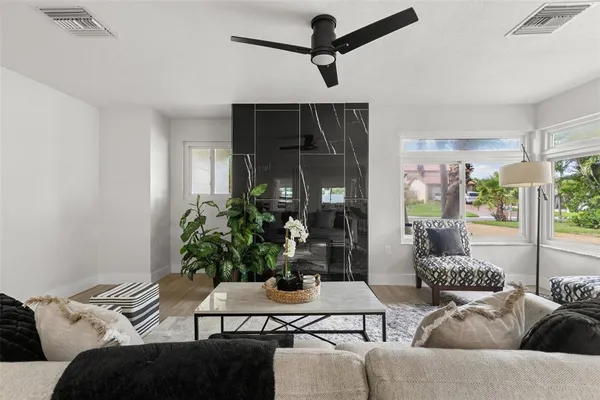 $874,900 | 109 13th Street, Belleair Beach, FL 33786