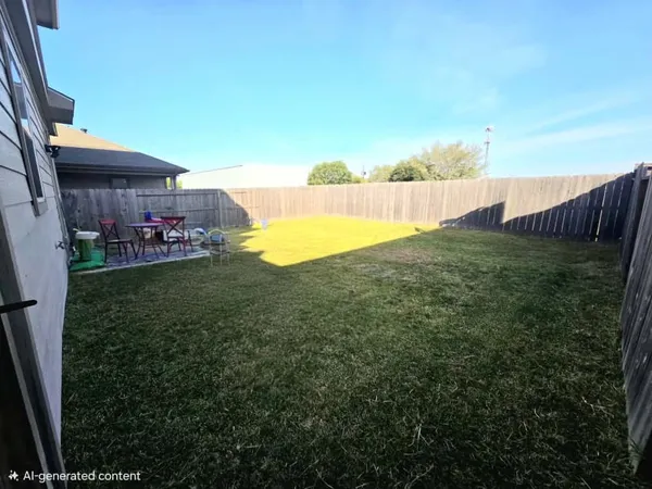 a view of a backyard