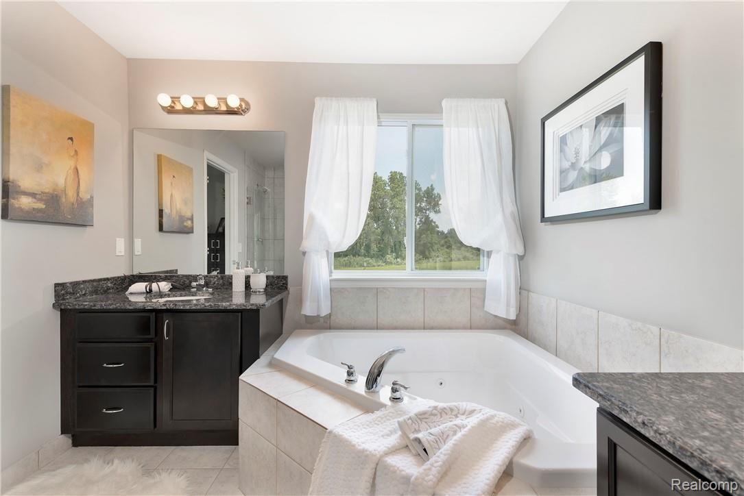 13635 Stamford Road Belleville, MI 48111 - Photo 29 of 40 Master Bath