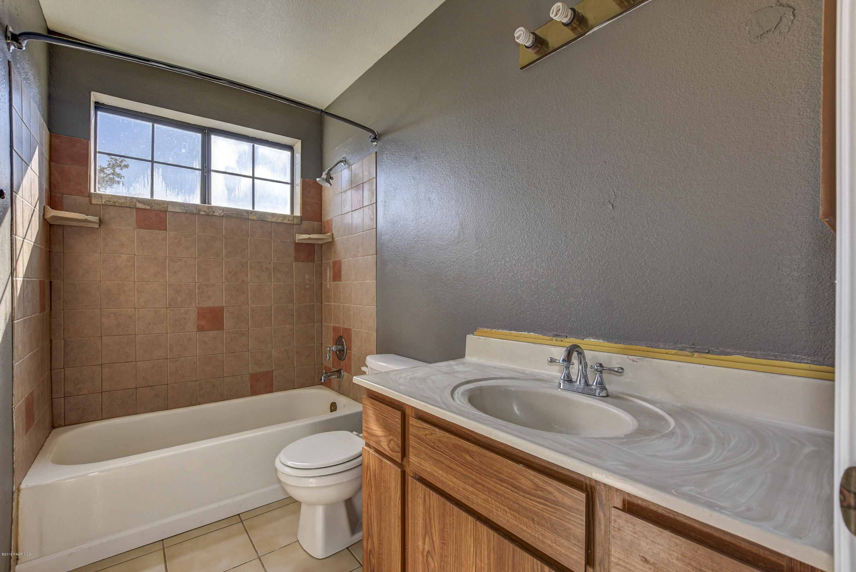 17540 East Jackrabbit Road Mayer, AZ 86333 - Photo 20 of 25 Guest Bathroom 2