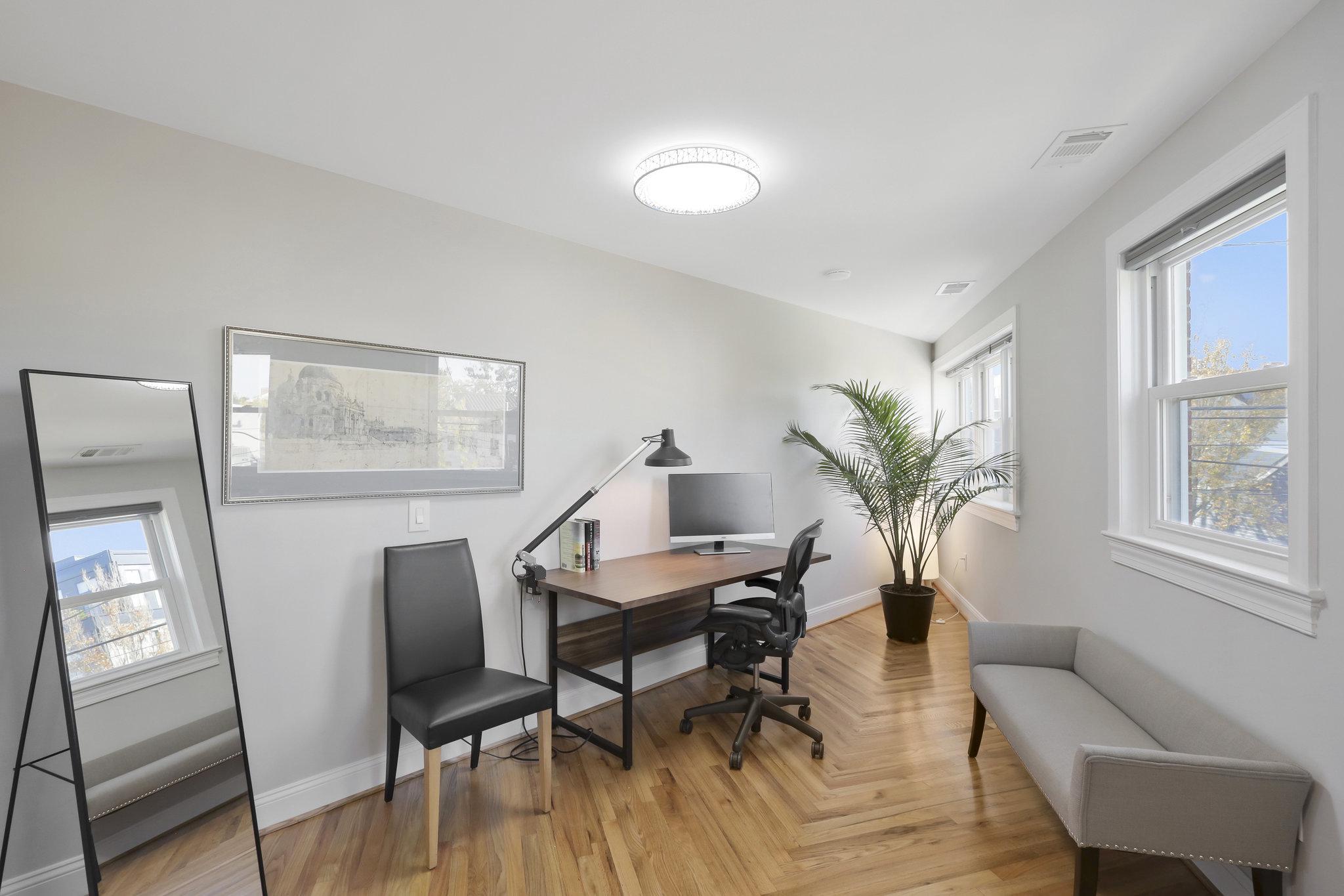 116 Commerce Street Alexandria, VA 22314 - Photo 11 of 50 Bright bedroom or office retreat.