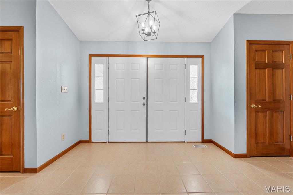 114 Del Rio Court Belleville, IL 62221 - Photo 4 of 55