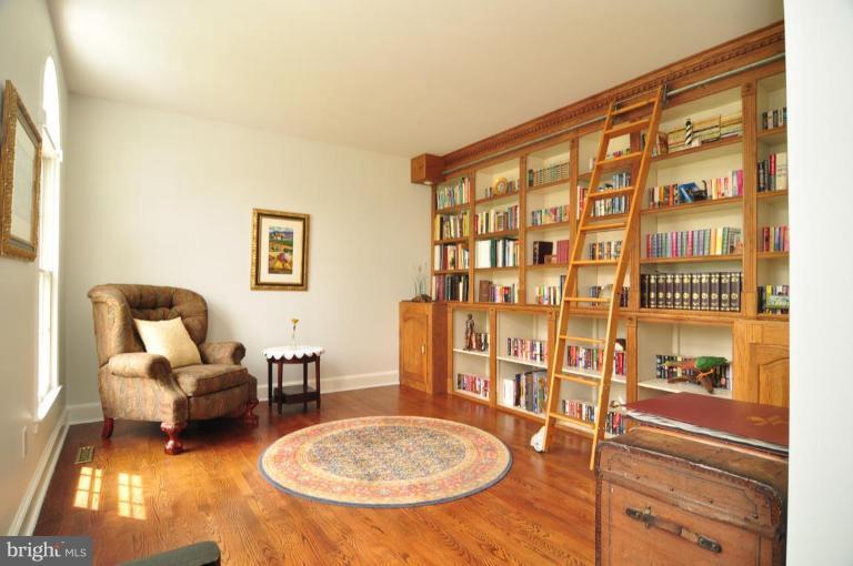 20612 Clarksburg Road Boyds, MD 20841 - Photo 3 of 30 Living Room