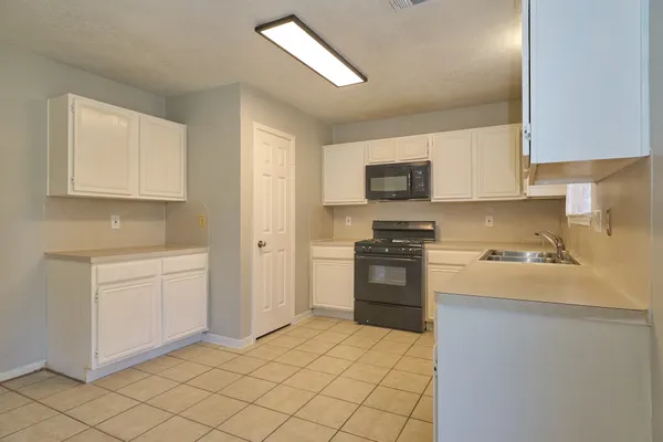 $2,000 | 219 Fort Sumter Court, Richmond, TX 77469