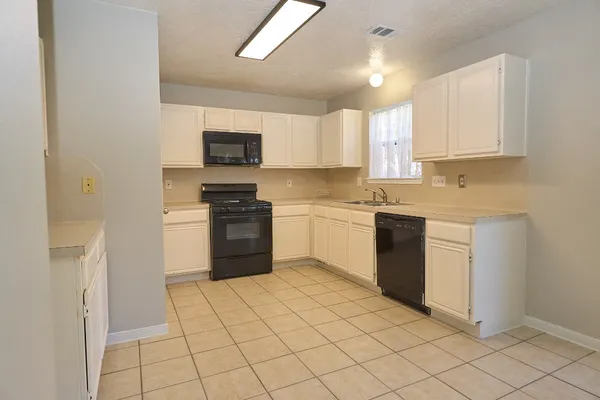 $2,000 | 219 Fort Sumter Court, Richmond, TX 77469